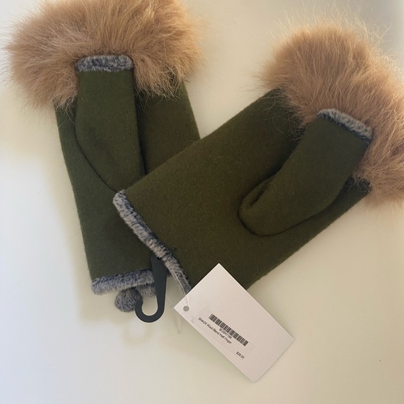 New NWT Half Finger Solid Glove With Faux Fur Interior Olive Green Fingerless - Picture 2 of 2